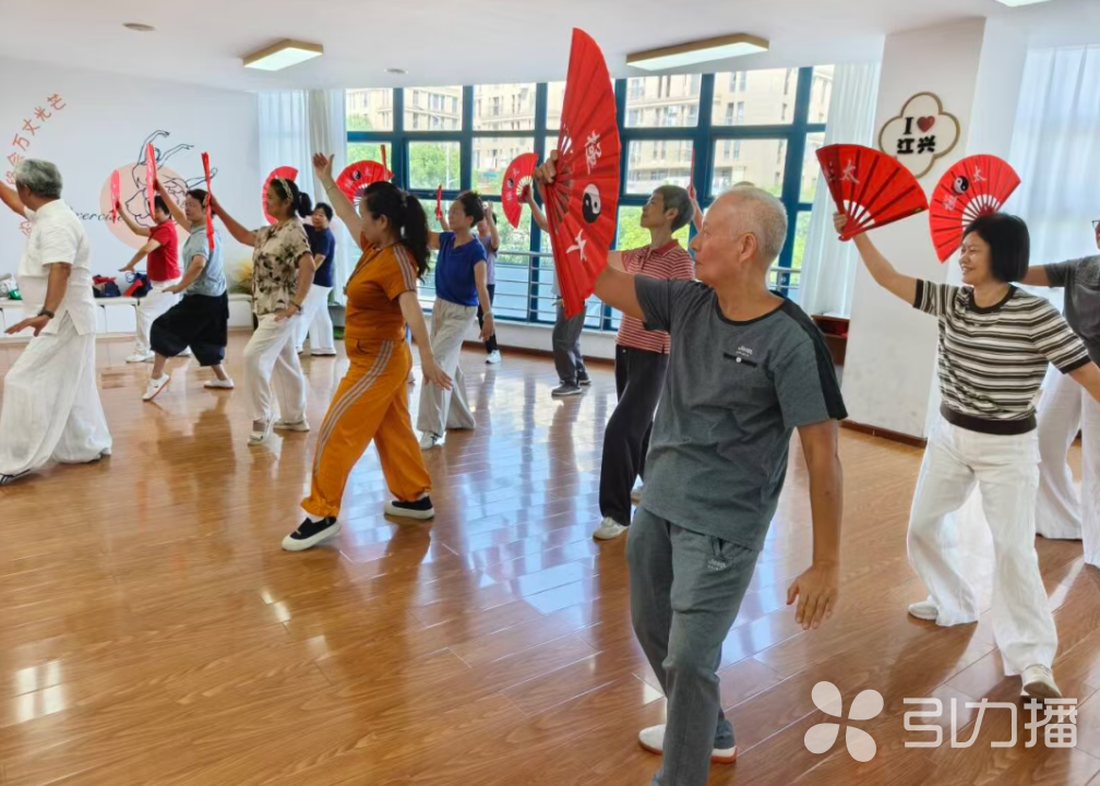 江兴社区的银发学员们。江陵街道供图