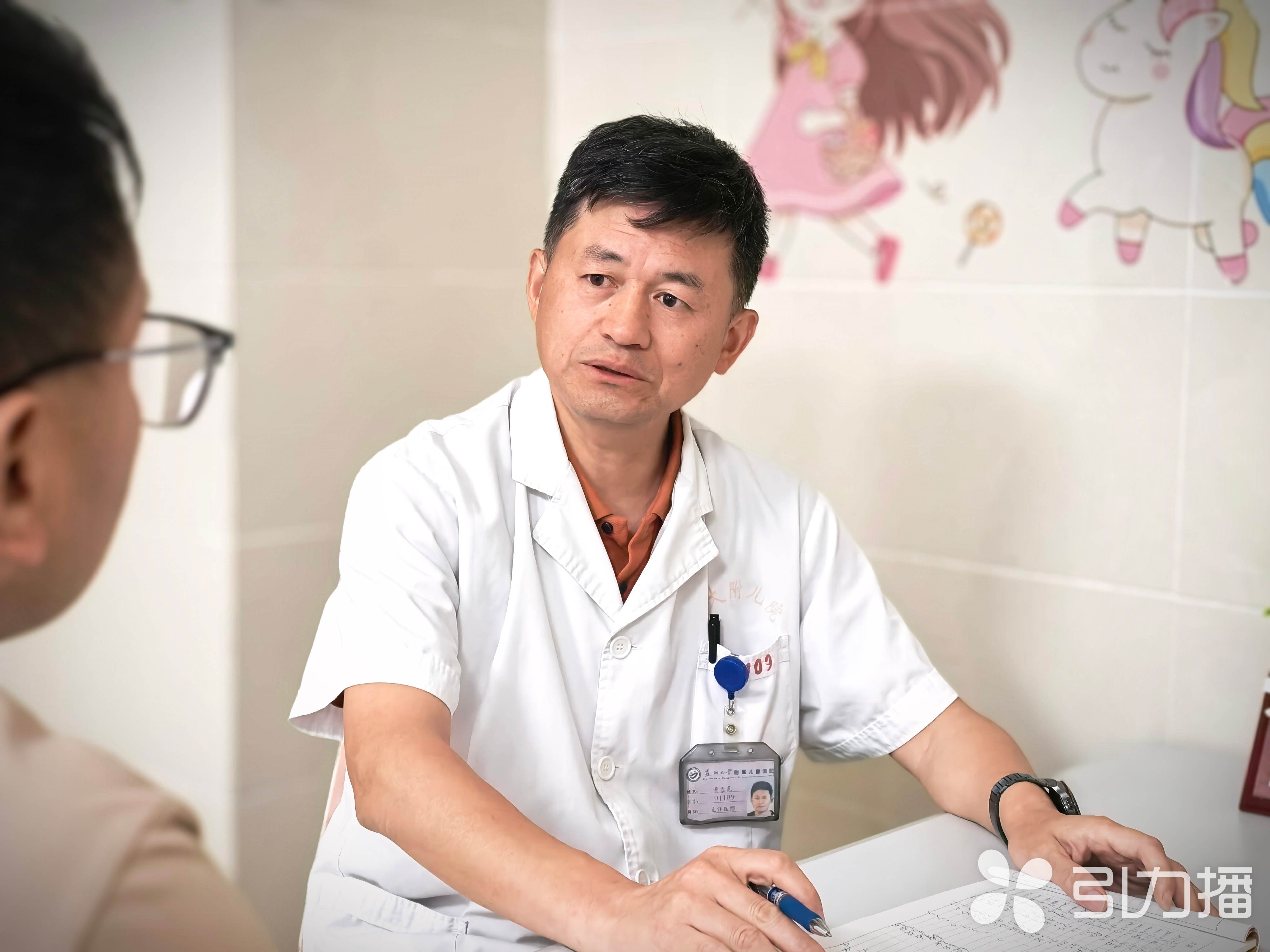 医生为家长科普不重视血管瘤的危害。苏报融媒记者 李静/摄