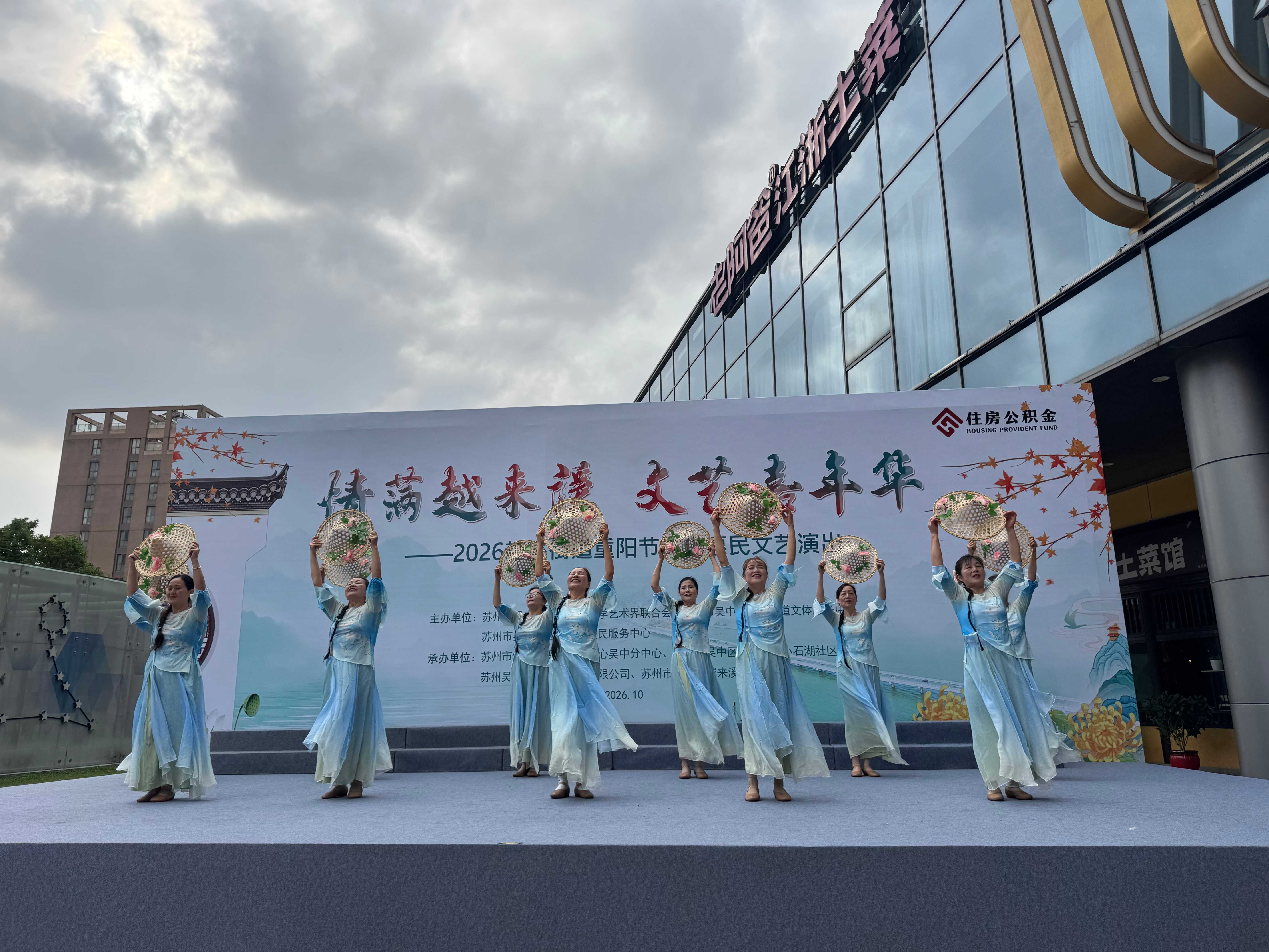 文艺演出。越溪街道供图