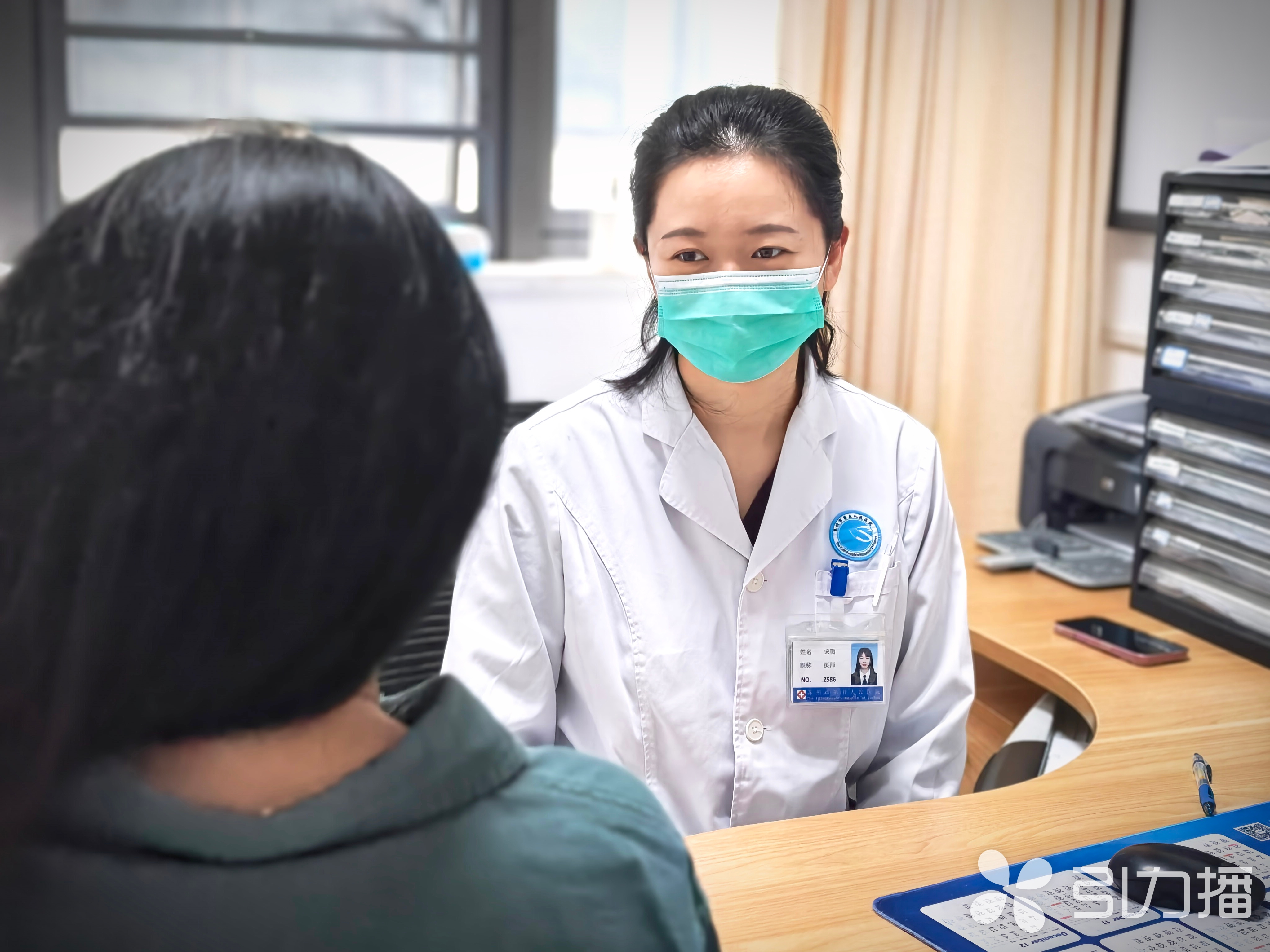 入秋以来,门诊上乏脂性湿疹患者增多。苏报融媒记者 李静/摄