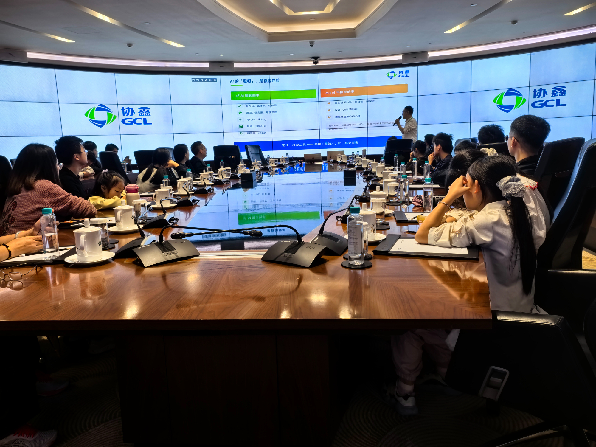 图为协鑫能源科技股份有限公司算力与TOKEN市场部总监朱凯正在进行专题分享。苏报融媒记者 冯佳/图
