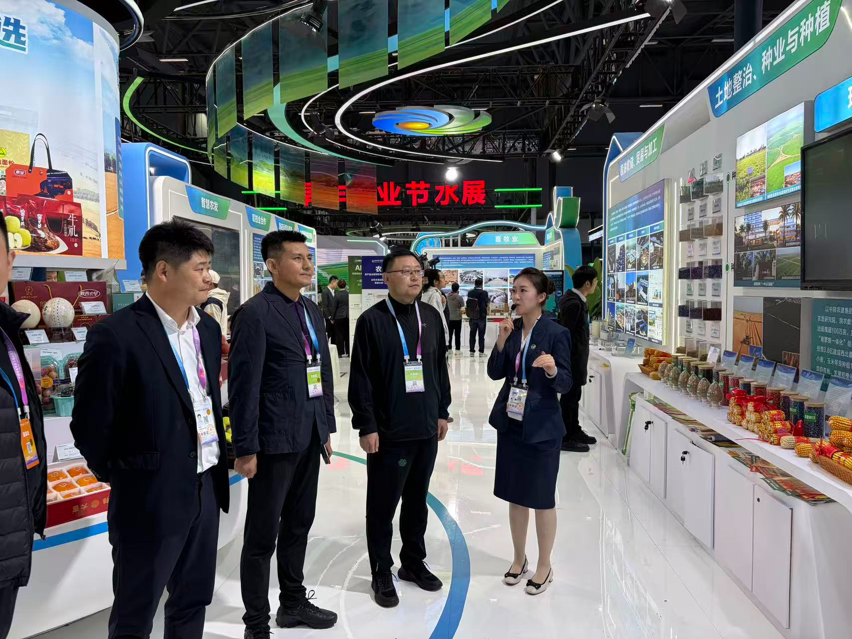 吴中区工作人员参与陕西展会 吴中农发供图